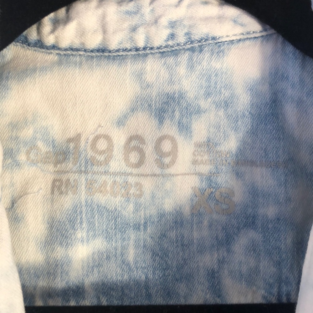 Gap Denim Button Down - Bleach Wash - Picture 2 of 7